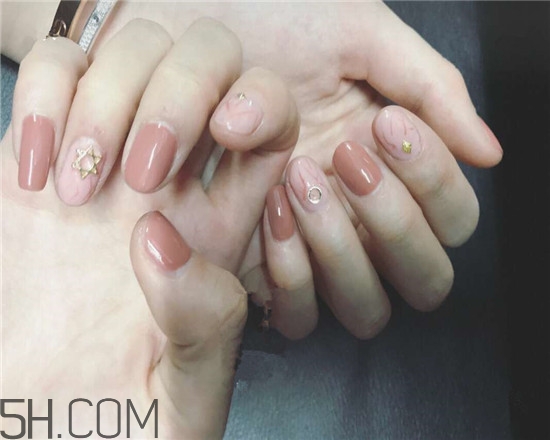 手指粗適合做什么美甲？美甲簡單大方新款圖片