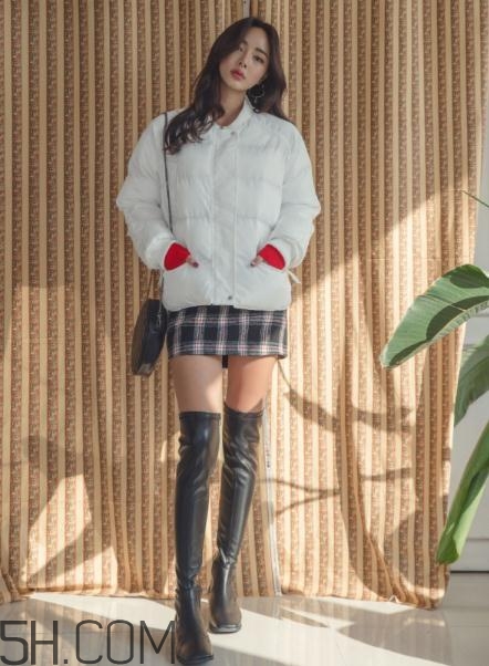 棉服搭配短裙好看嗎？棉襖搭配短裙圖片