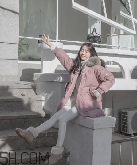 冬天穿白色褲子好看嗎？冬天白色褲子搭配圖片