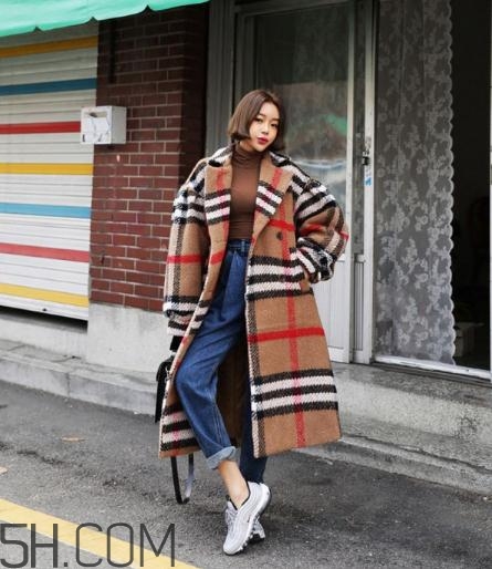 冬天穿牛仔褲配什么鞋子？冬天牛仔褲搭配鞋子圖片