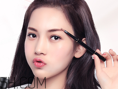 紋什么眉毛最自然好看？紋眉的常見(jiàn)方法