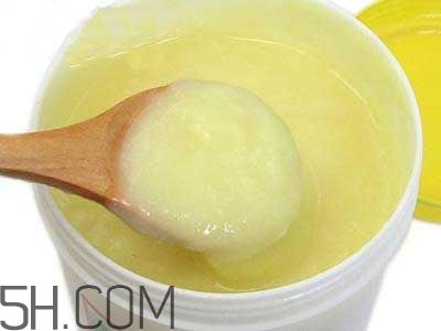 蜂王漿的營養(yǎng)成分有哪些？怎么辨別真假蜂王漿？