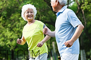 跑步機(jī)適合老年人嗎？老年人跑步有什么好處呢？