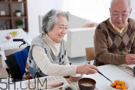跑步機(jī)適合老年人嗎？老年人跑步有什么好處呢？