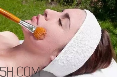 刷酸爆痘正常嗎？為什么刷酸會(huì)爆痘？