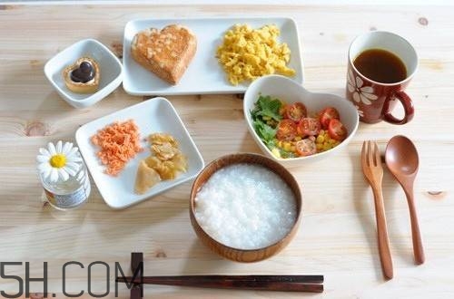 早上運(yùn)動(dòng)多久可以吃早餐？早上運(yùn)動(dòng)后什么時(shí)候吃早餐？