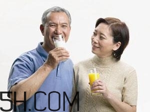 老人缺鈣有什么害處？老人如何補(bǔ)鈣？