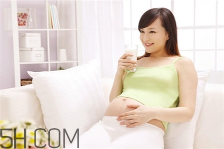 成人為什么也要喝奶粉？成人喝奶粉的好處有哪些？