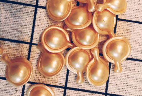 雅頓金膠怎么打開？雅頓金膠膠囊怎么扭開？