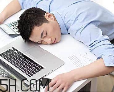 上班族怎么正確睡午覺？怎么正確的在公司睡午覺？