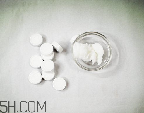 怎樣判斷壓縮面膜有熒光劑？壓縮面膜用酸奶怎么泡？