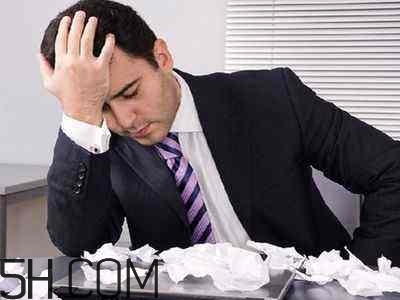 焦慮癥的表現(xiàn)是怎樣的？焦慮癥對身體有什么危害？