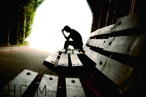 焦慮癥和抑郁癥哪種更嚴(yán)重？焦慮癥和抑郁癥的區(qū)別有哪些？