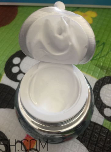 歐詩漫珍珠水光素顏霜含激素嗎？歐詩漫珍珠素顏霜刺激嗎