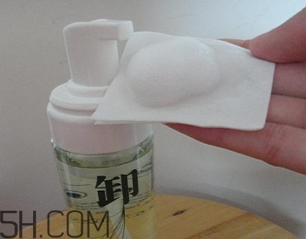 三草兩木卸妝液好用嗎？三草兩木卸妝液測(cè)評(píng)