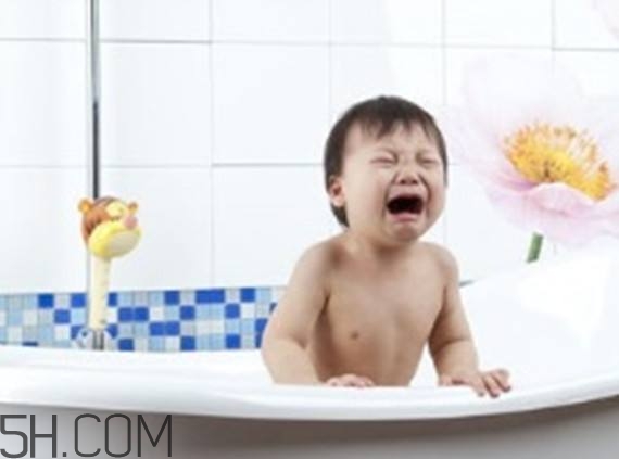 寶寶拉肚子可以洗澡嗎？寶寶拉肚子怎么洗澡比較好？