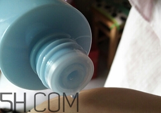 歐詩漫智慧水油不油？歐詩漫智慧水適合油皮嗎