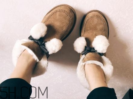 ugg雪地靴要穿襪子嗎？ugg是光腳穿嗎？