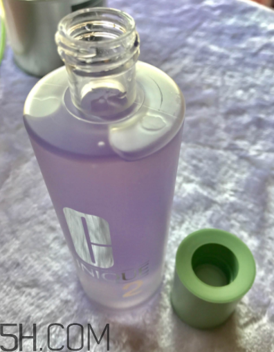 倩碧爽膚水哪個(gè)不含酒精？哪個(gè)適合敏感皮？