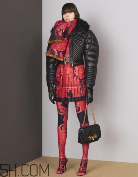 versace2018早秋服裝系列好看嗎_有哪些款式？
