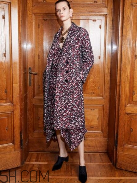 roberto cavalli2018早秋服裝系列好看嗎_有哪些款式？