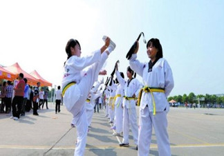 女生學(xué)空手道好還是跆拳道好？女生學(xué)哪種防身術(shù)好？