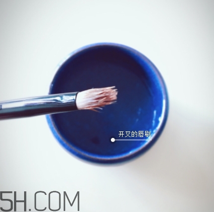 唇刷怎么用？唇刷怎么蘸取口紅