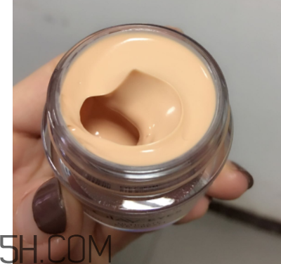 Olay素顏眼霜油不油？適合什么膚質(zhì)？