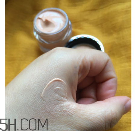 Olay素顏眼霜油不油？適合什么膚質(zhì)？