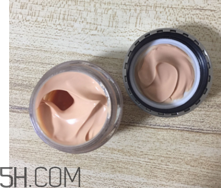 Olay素顏眼霜油不油？適合什么膚質(zhì)？
