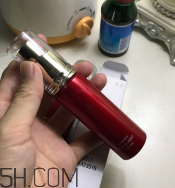 Olay小臉精華露適合什么季節(jié)用？什么膚質(zhì)？