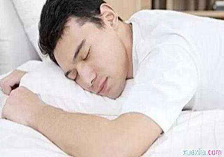 男人趴著睡對身體的危害有哪些？男人趴著睡有哪些危害？