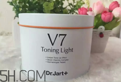 素顏霜v7真的不用卸妝嗎？卸妝時(shí)水溫要注意什么？