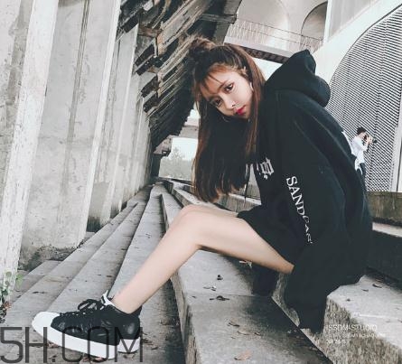 黑色衣服被漂白水弄壞怎么復(fù)原？黑色衣服被84燒黃了怎么辦？
