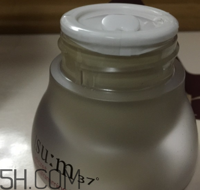 sum37魔法眼霜油不油？油皮能用嗎？