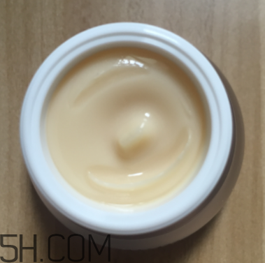 sum37魔法眼霜油不油？油皮能用嗎？