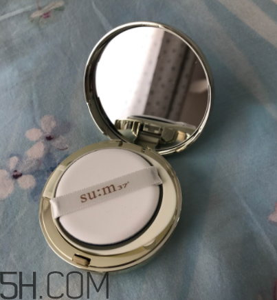 sum37空氣感氣墊霜浮粉嗎？適合油皮嗎？