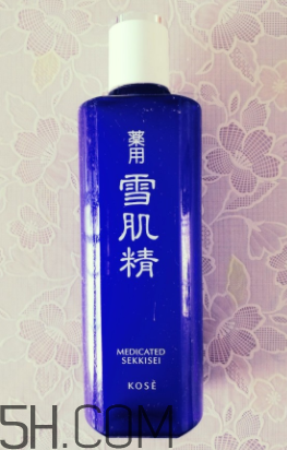 雪肌精化妝水適合干皮嗎？適合痘肌嗎？