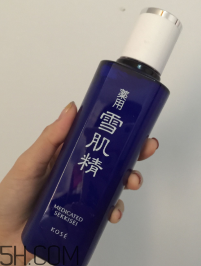 雪肌精化妝水盈潤型適合油皮嗎？適合夏季嗎？