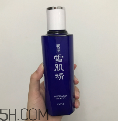 雪肌精化妝水盈潤型成分是什么？會(huì)使皮膚變薄嗎？