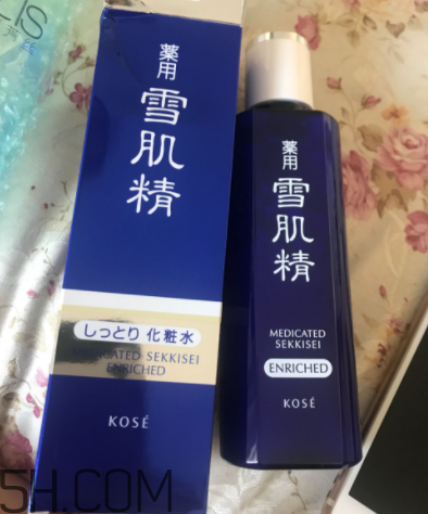 雪肌精化妝水盈潤型是清潔水嗎？能美白嗎？