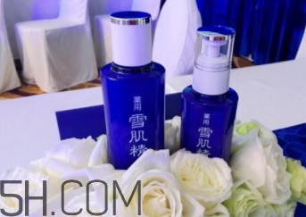 雪肌精化妝水盈潤型是清潔水嗎？能美白嗎？