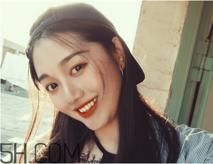 中午睡覺要卸妝嗎？怎么避免帶妝睡覺的危害？