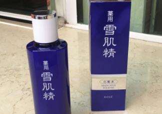 雪肌精化妝水盈潤型成分是什么？會使皮膚變薄嗎？