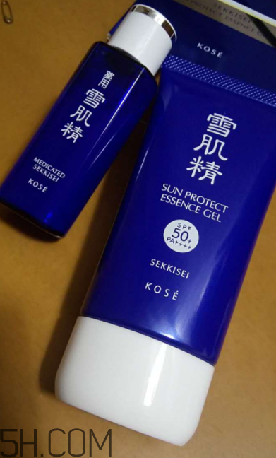 雪肌精防曬啫喱是化學(xué)防曬嗎？有刺激嗎？