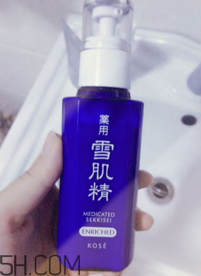雪肌精盈潤(rùn)乳液適合油皮嗎？適合夏季嗎？