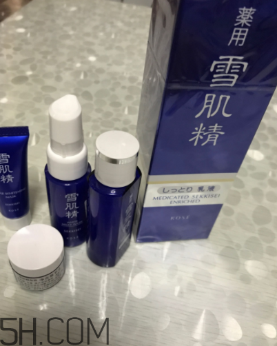 雪肌精盈潤(rùn)乳液適合油皮嗎？適合夏季嗎？