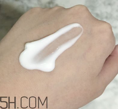 雪肌精盈潤乳液含藥物成分嗎？安全嗎？