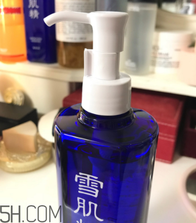雪肌精卸妝油糊眼睛嗎？雪肌精卸妝油悶痘嗎？