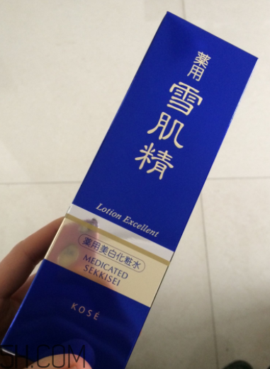 雪肌精優(yōu)純菁華水是爽膚水嗎？有什么功效？
